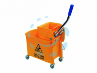 Carrelli strizzatori per mocio
